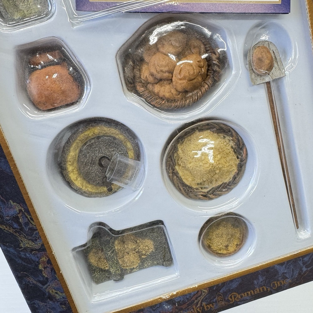 Fontanini Baking Accessories Set 5" Scale Miniatures Nativity Village 51193 - Picture 3 of 3